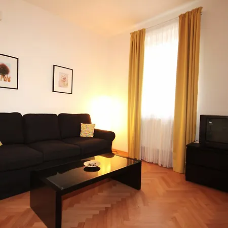 V Lesicku Apartment Prague