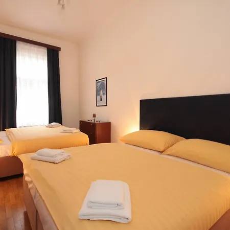 V Lesicku Apartment Prague